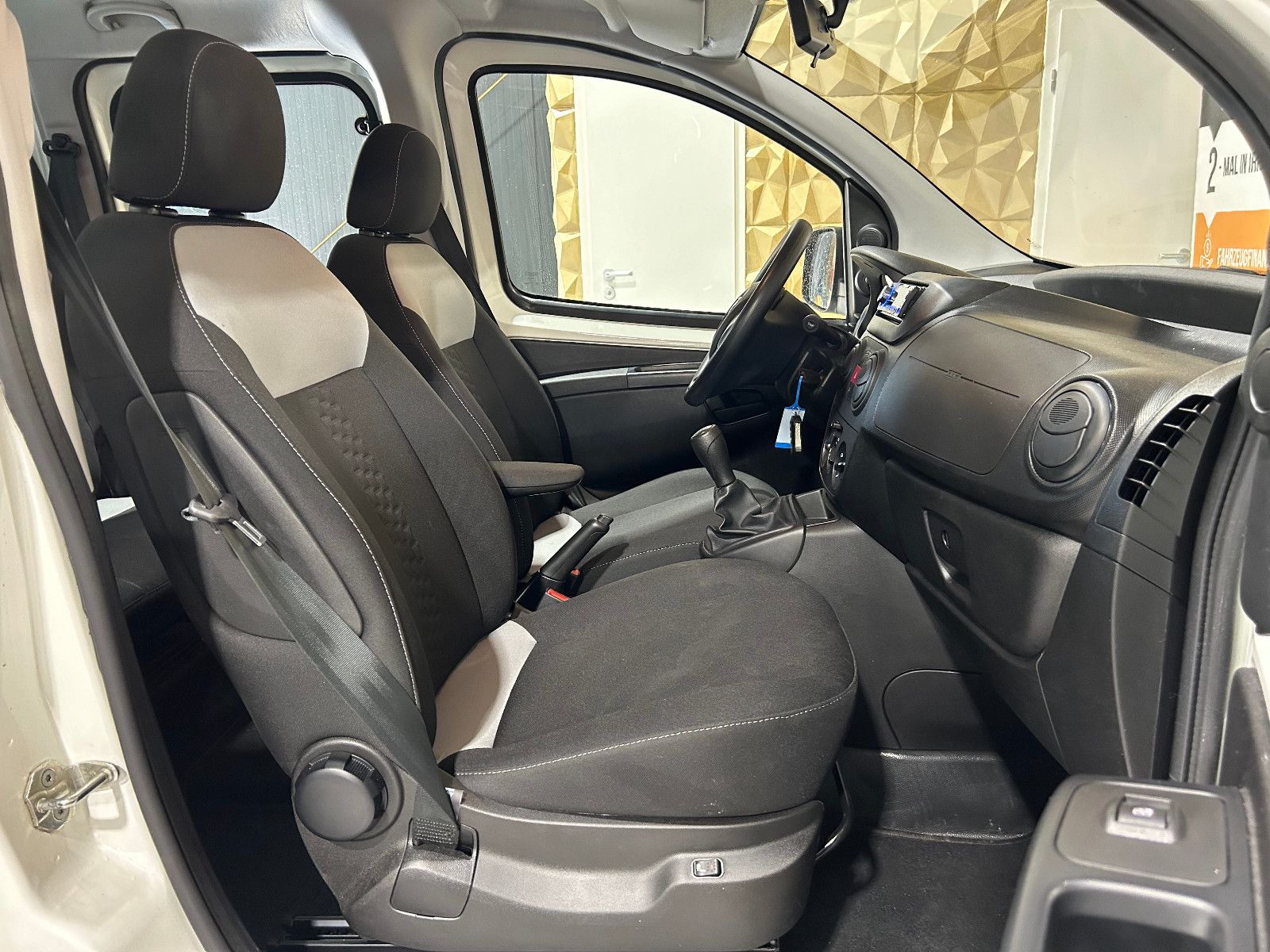 Fahrzeugabbildung Fiat Fiorino SX Kombi/RADIO/4-SITZ/SHZ/SCHIEBETÜR L+R