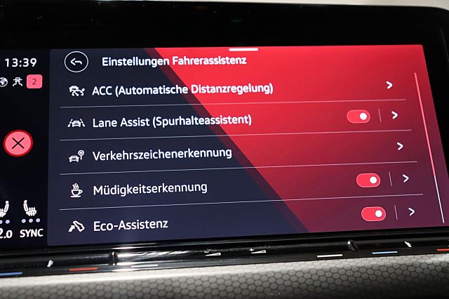 Golf GTI 2.0TSI DSG ACC KAMERA NAVI PANO SPORTFW