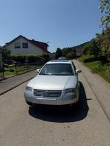Volkswagen VW Passat 2,5 TDI 4Motion - Volkswagen Passat aus 2003 mit Diesel-Antrieb: Limousine