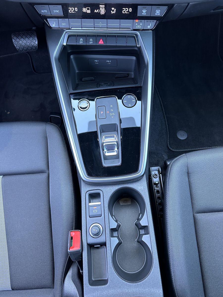 Fahrzeugabbildung Audi A3 35 TDI SpB S-Line NAV+LED+KAM+B&O+CARPLAY+1HD