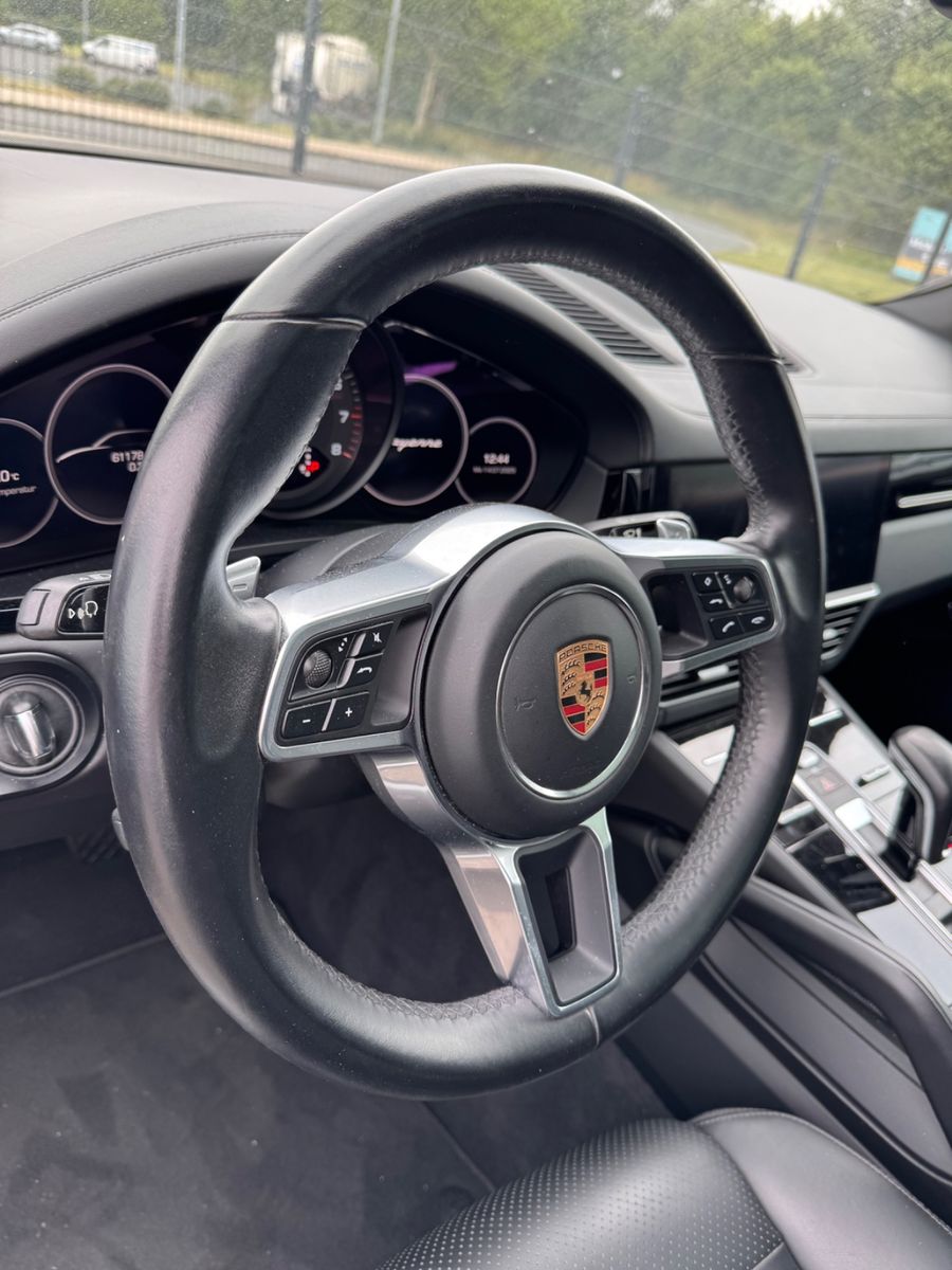 Fahrzeugabbildung Porsche Cayenne, pano, luft volleder ahk,21 zoll, stdhz