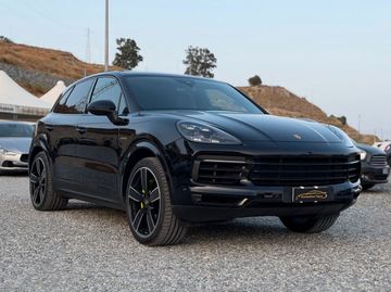 Porsche Cayenne - 1