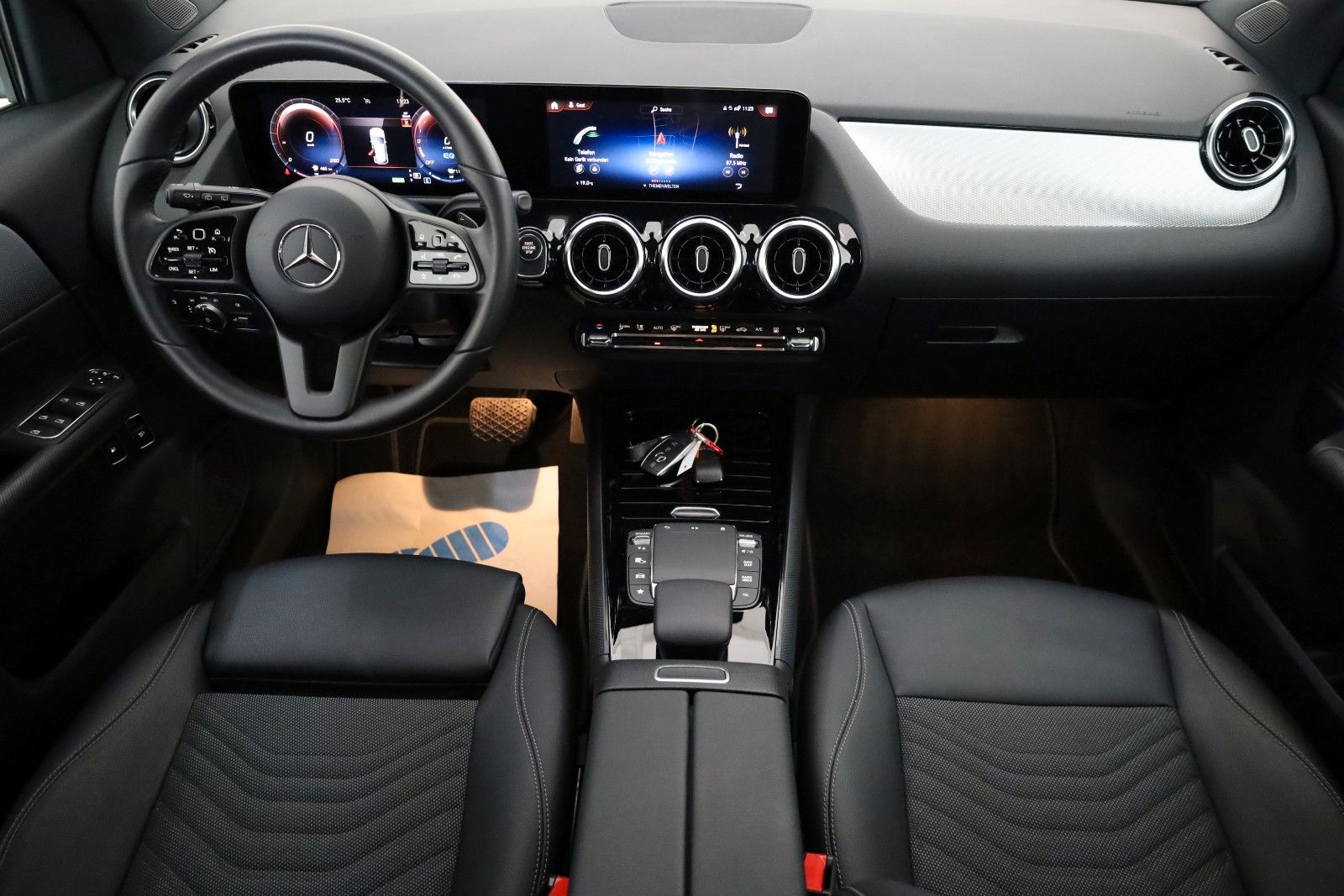 Fahrzeugabbildung Mercedes-Benz GLA 250 e Style, T.Leder,Navi,LED,SH,Kamera,