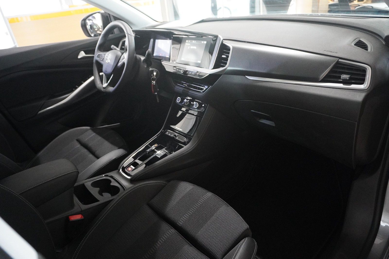 Fahrzeugabbildung Opel Grandland (X) 1.2T ENJOY NAVI/LED/KAMERA/SH/DAB+