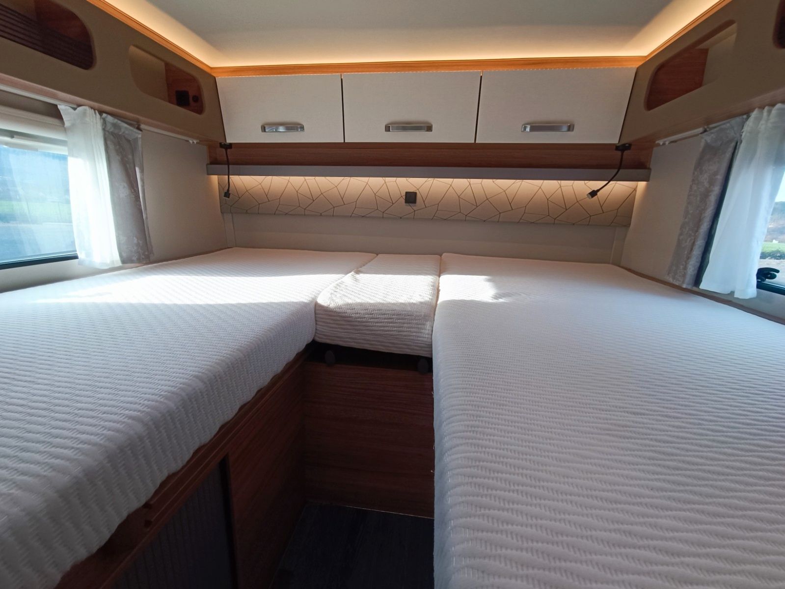 Fahrzeugabbildung Weinsberg CaraSuite 650 MEG Ford