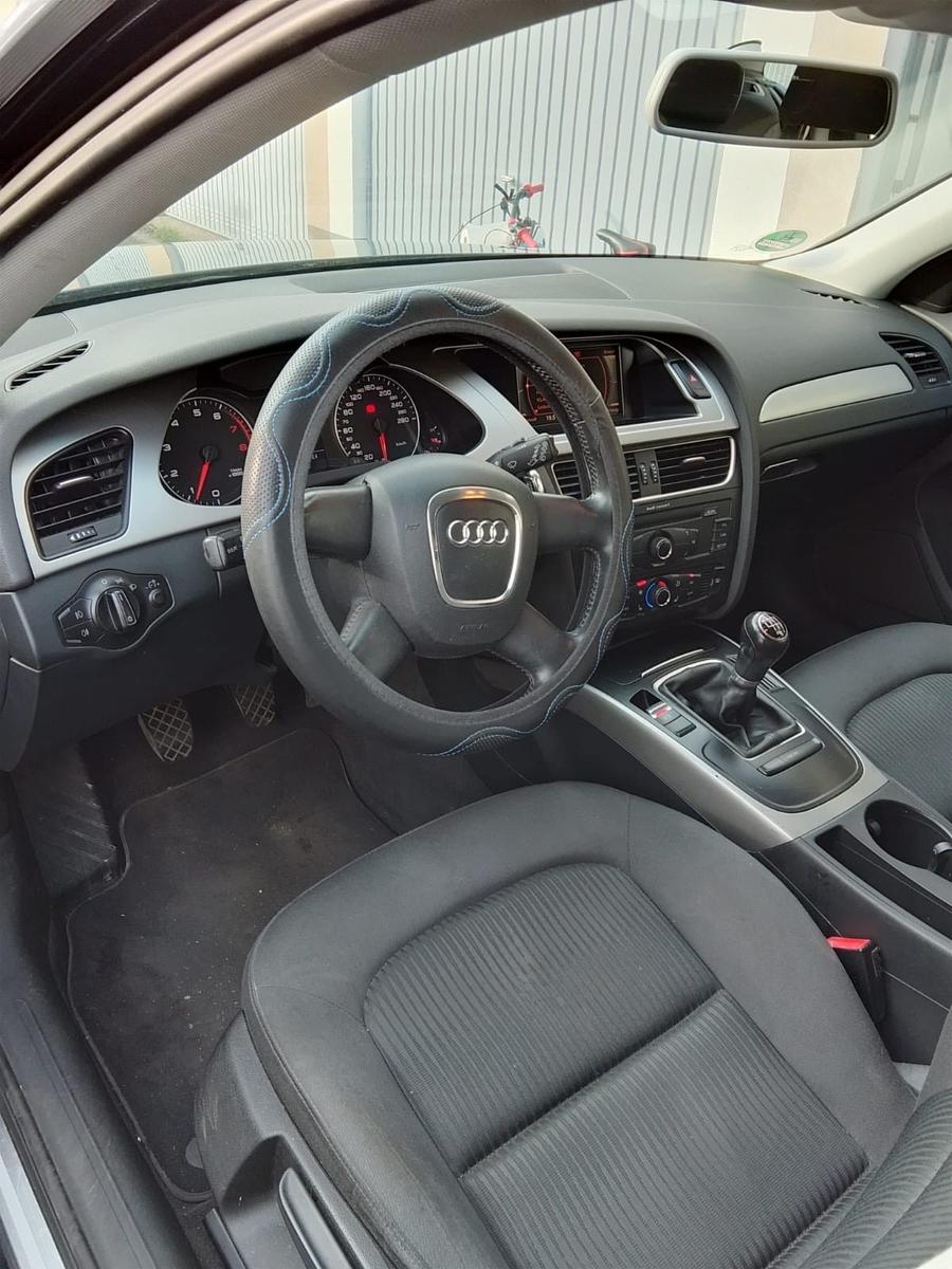 Audi A4 2009 — photo 7