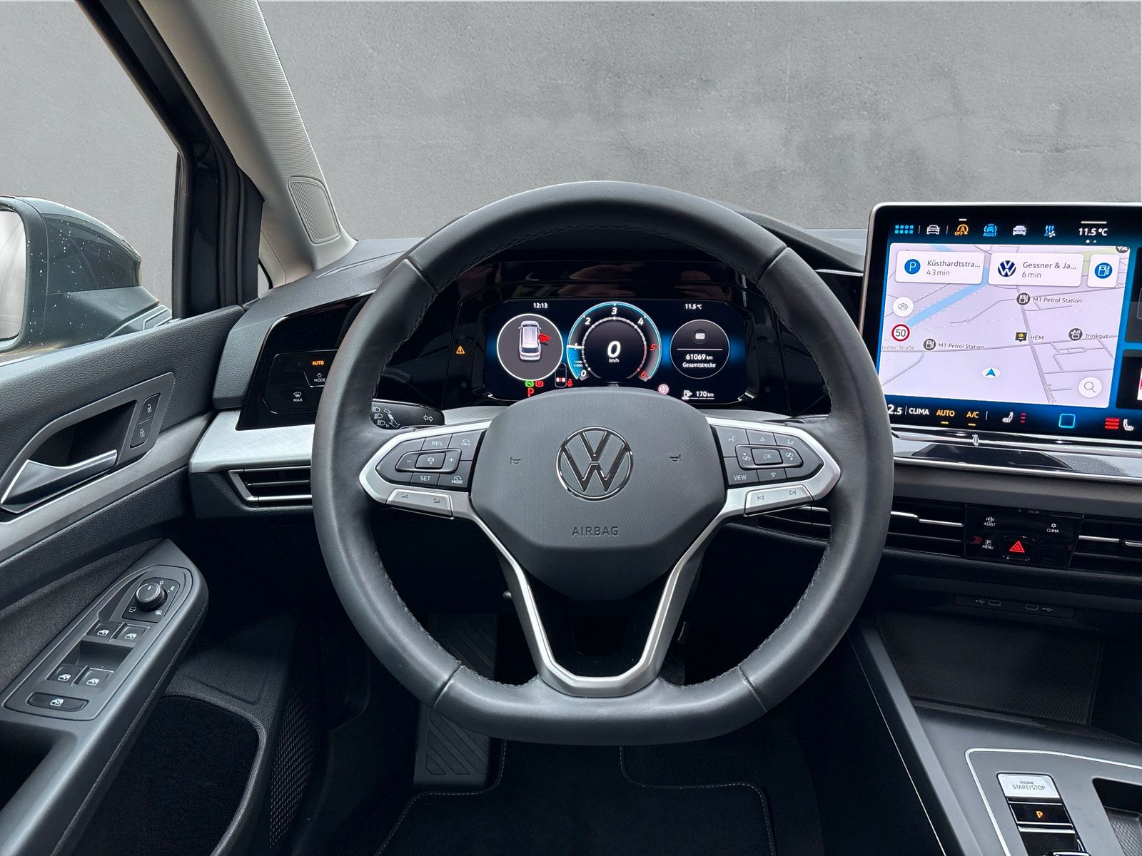 Fahrzeugabbildung Volkswagen Golf Variant 2.0 TDI Life AHK Standheizung HuD