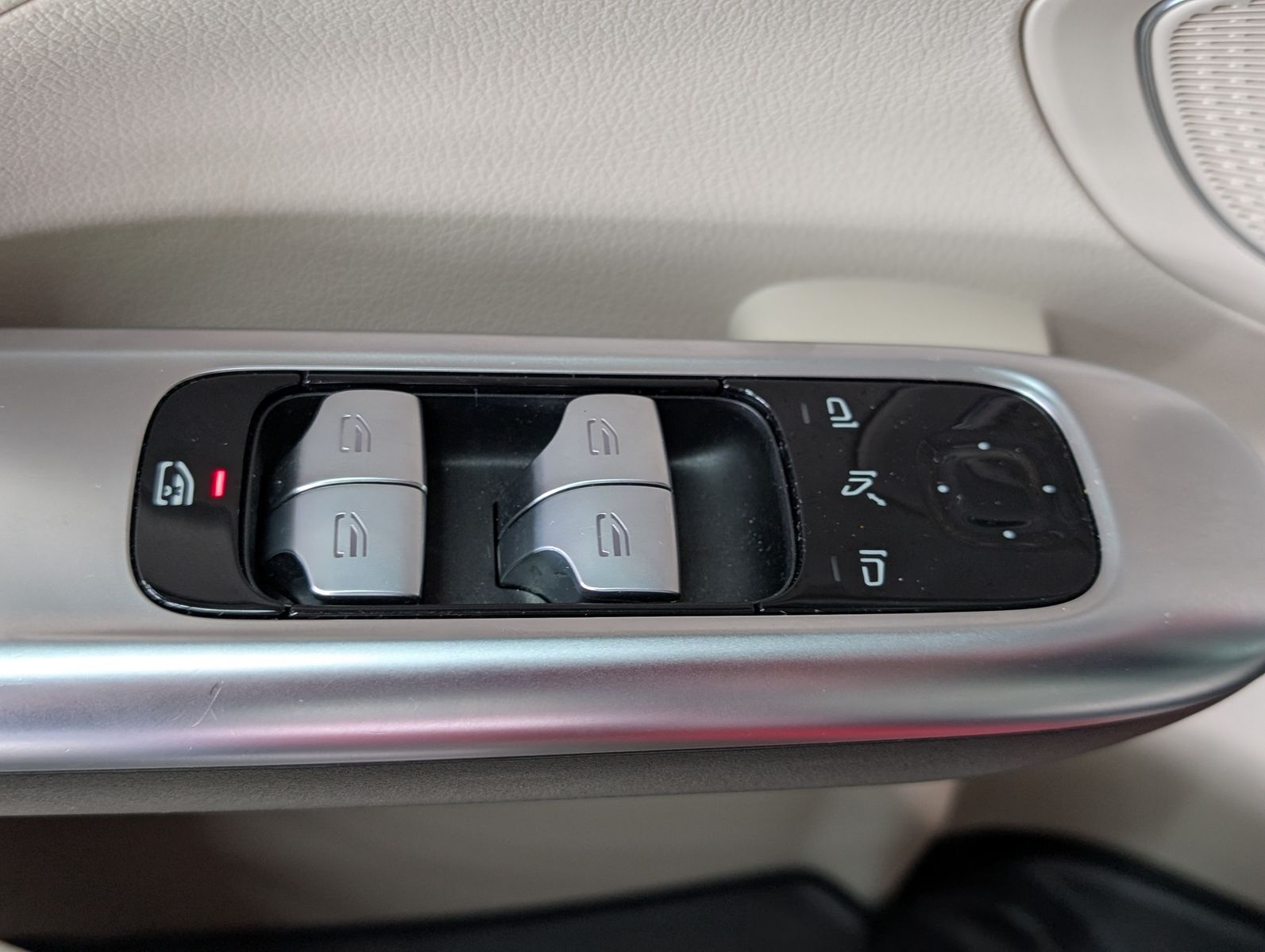 Fahrzeugabbildung Mercedes-Benz C 220 d T 2x Avantgarde LED AHK LEDER KAM 4x-SHZ