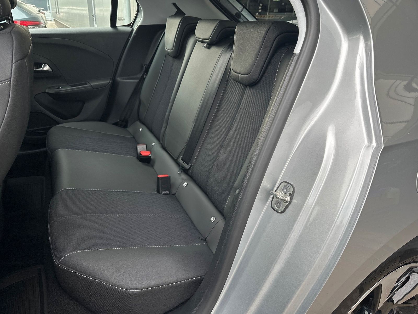 Fahrzeugabbildung Opel Corsa e Elegance NAV+LED+KAMERA+SHZ+VCOCK+TOTW