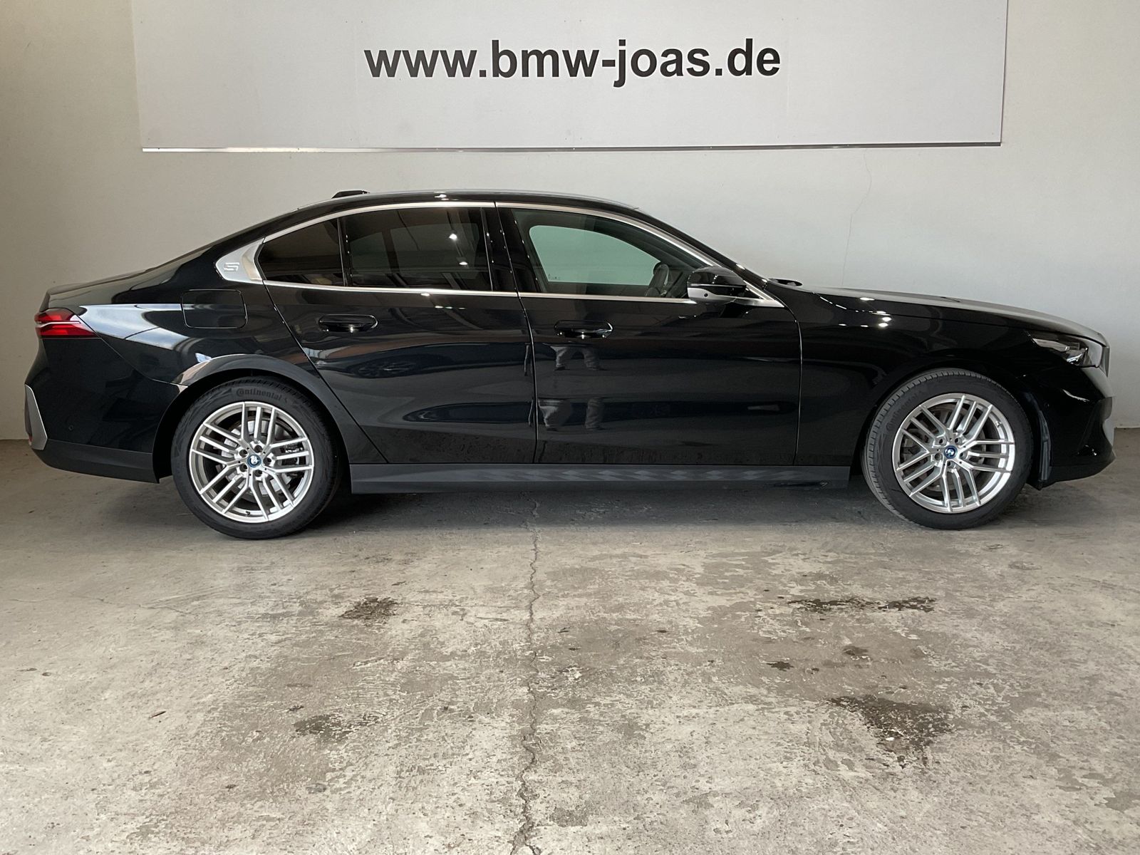 Fahrzeugeinzelansicht 15 Fahrzeugabbildung BMW 520i |AHK |Komfortsitze |19" LMR
