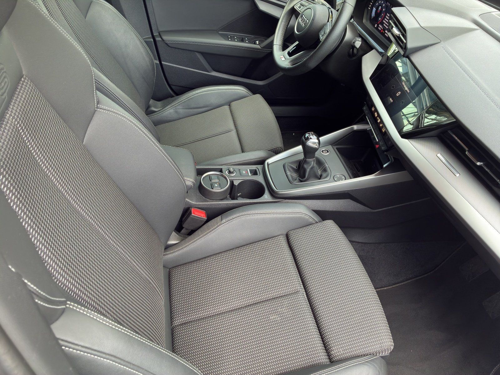 Fahrzeugabbildung Audi A3 Lim. 35 TFSI FAHRSCHUFAHRZEUG, Doppelpedaleri