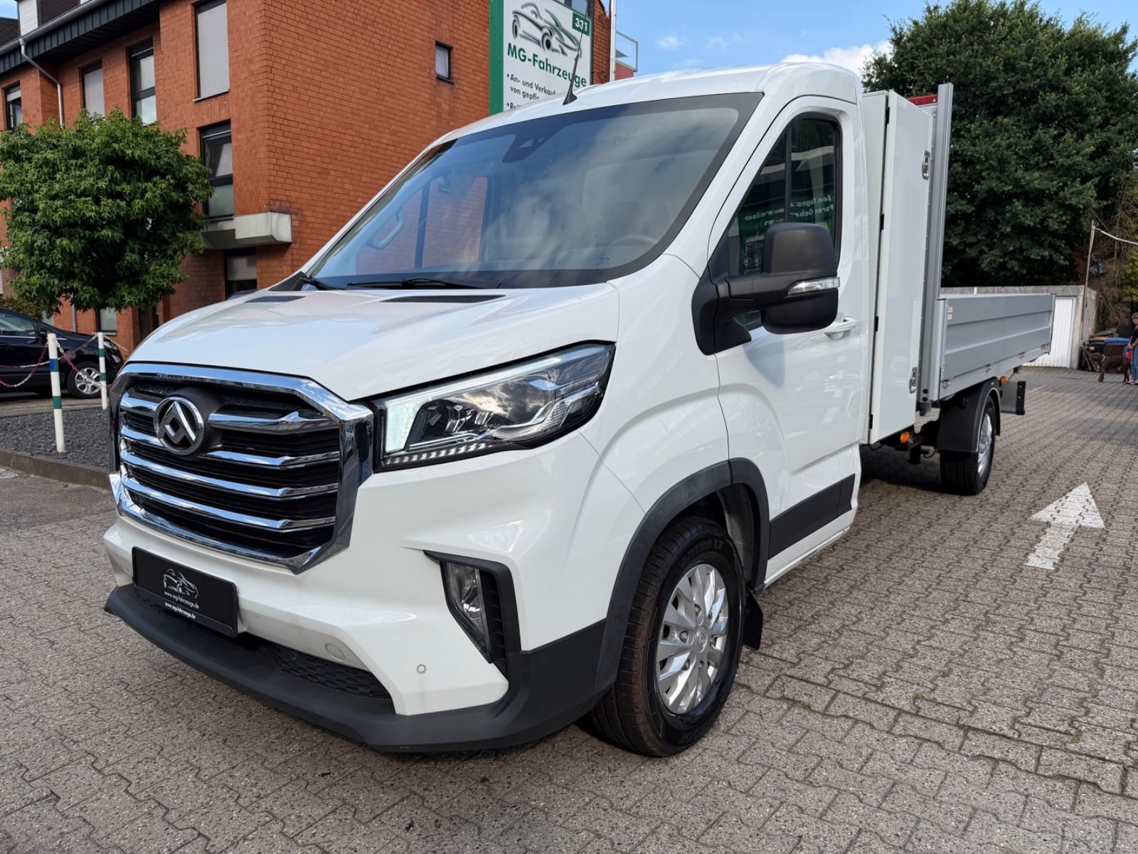 Fahrzeugabbildung Maxus DELIVER9 DREISEITENKIPPER L4 LUXURY LED NEUWAGEN