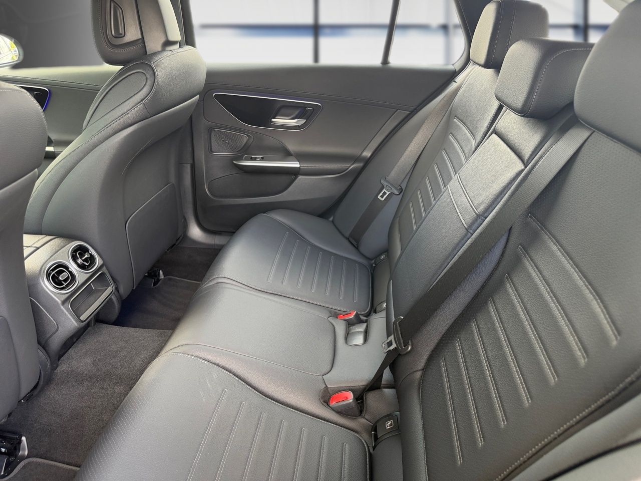 Fahrzeugabbildung Mercedes-Benz C 180 T AMG+NIGHT+KOMFORT-PLUS+LENKRADHEIZ+19''+