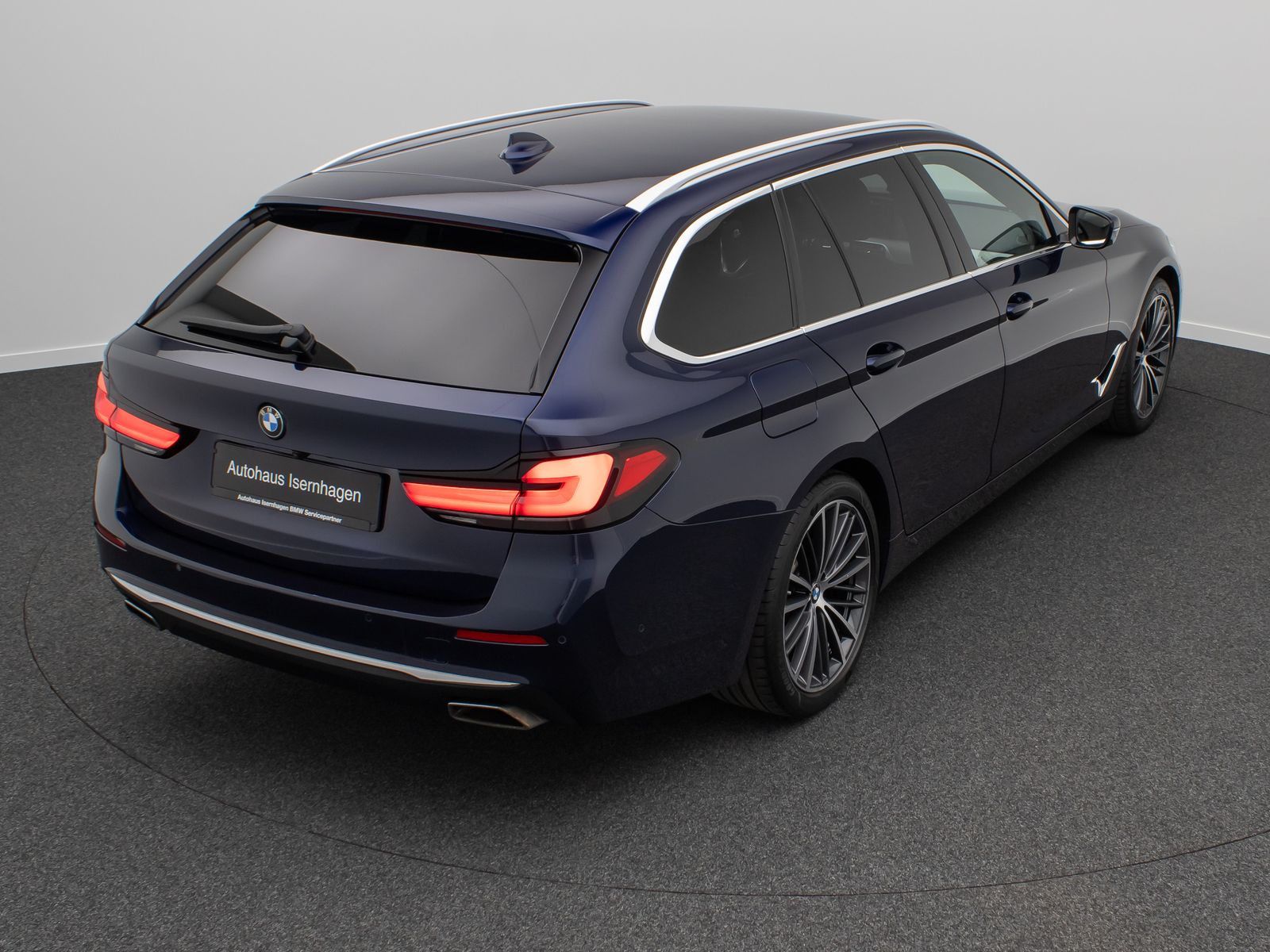 Fahrzeugabbildung BMW 530d Luxury Line DAB Kamera HUD Leder H/K 19Zoll
