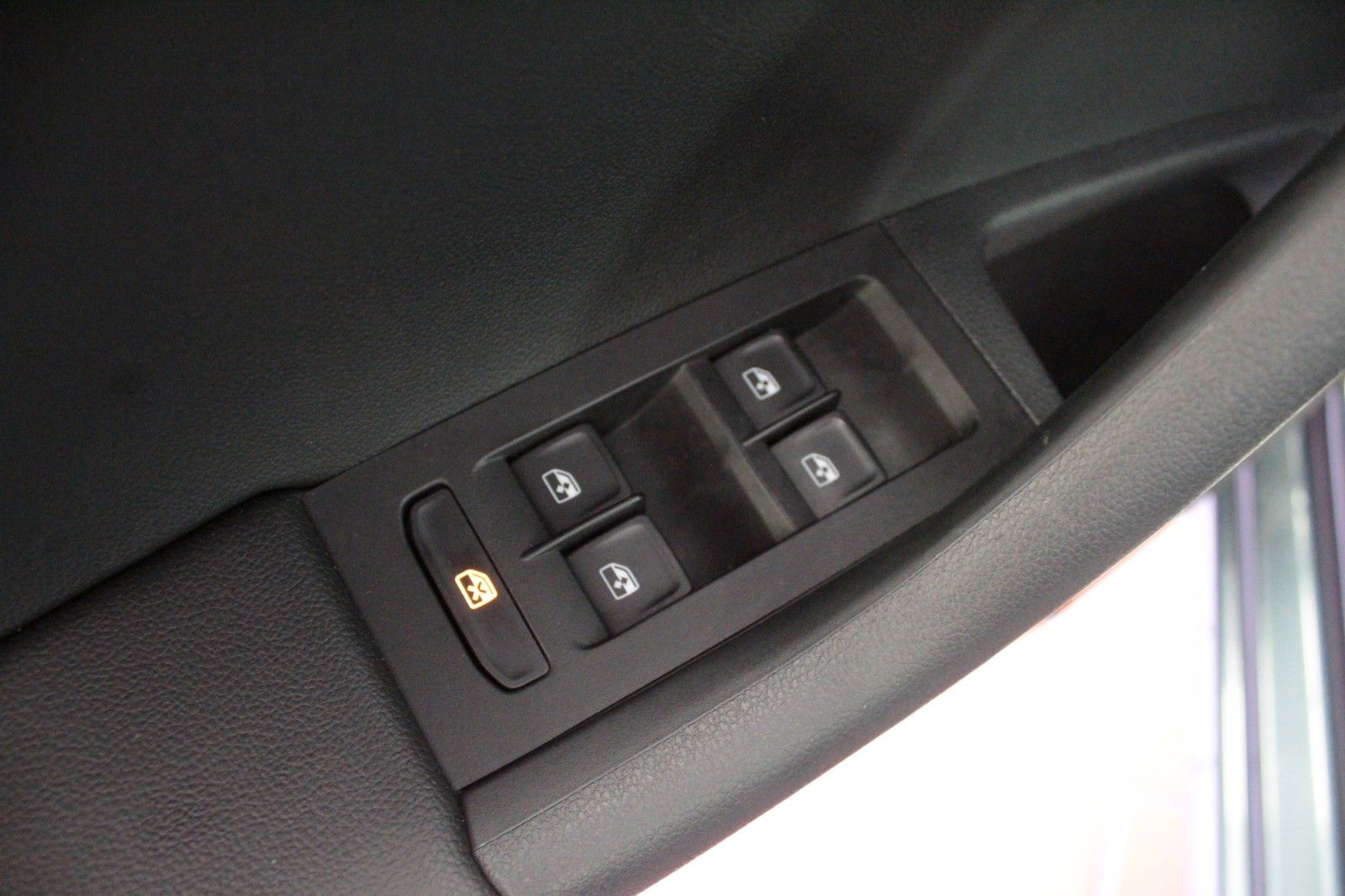 Fahrzeugabbildung SKODA Octavia 1.6 TDI CLEVER Combi  Navigation