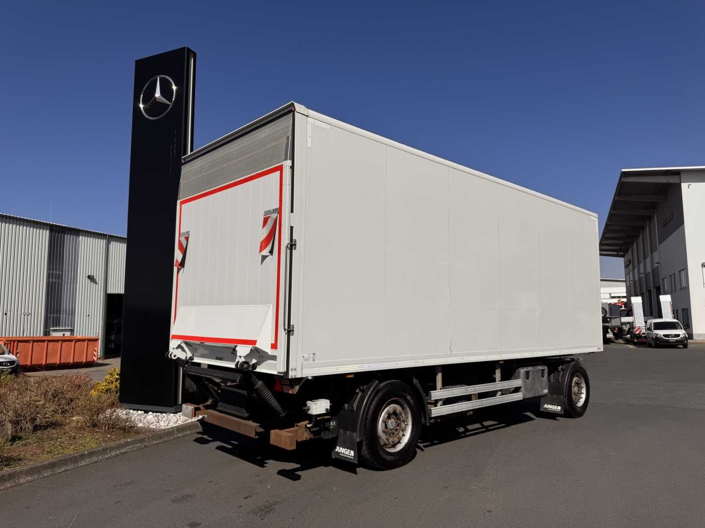 Fahrzeugabbildung Andere Junge AASK18P037 LBW Bär (2.000kg)