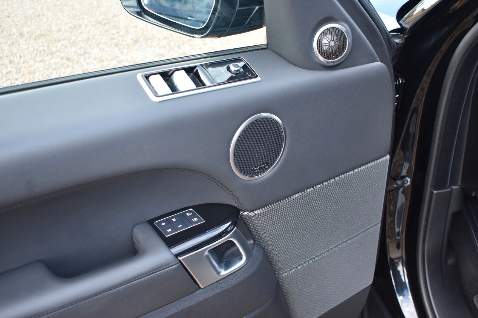 Fahrzeugabbildung Land Rover Range Rover Sport HSE P400 Dynamic Stealt Black