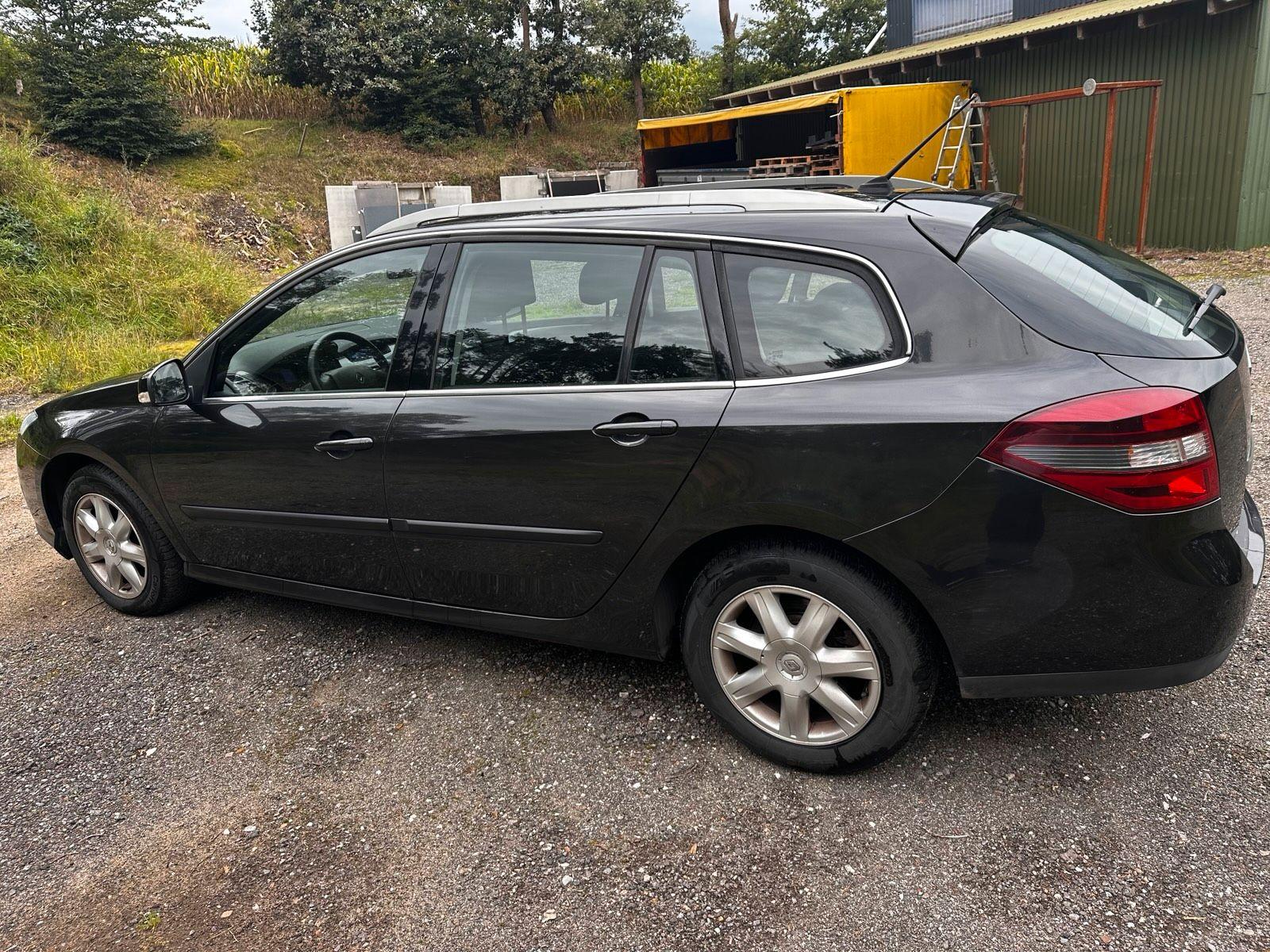 Renault Laguna 2010 — photo 9