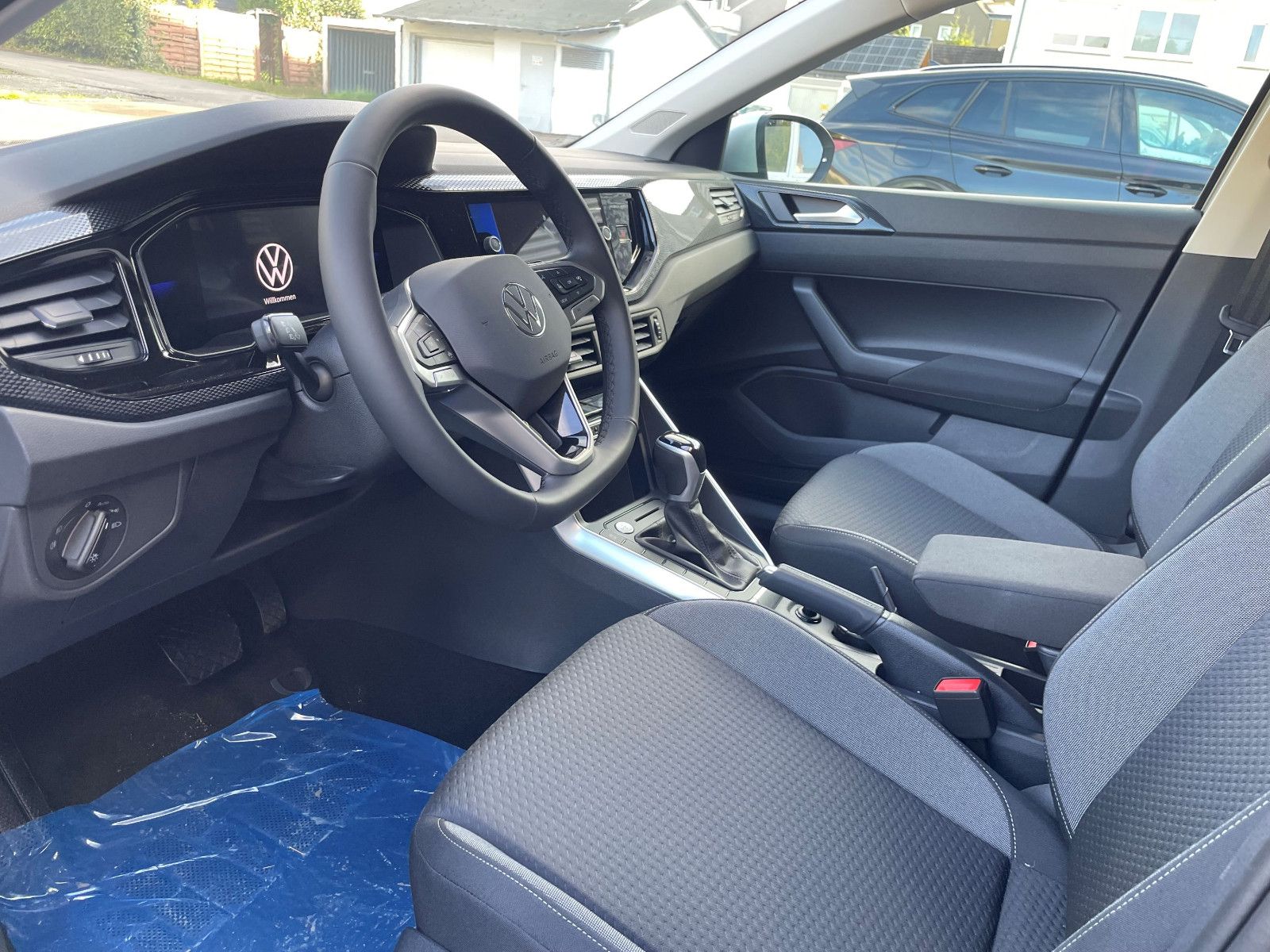 Fahrzeugabbildung Volkswagen Taigo Life 1.5 DSG DAB SHZ IQLED ALU KAM 30% UPE