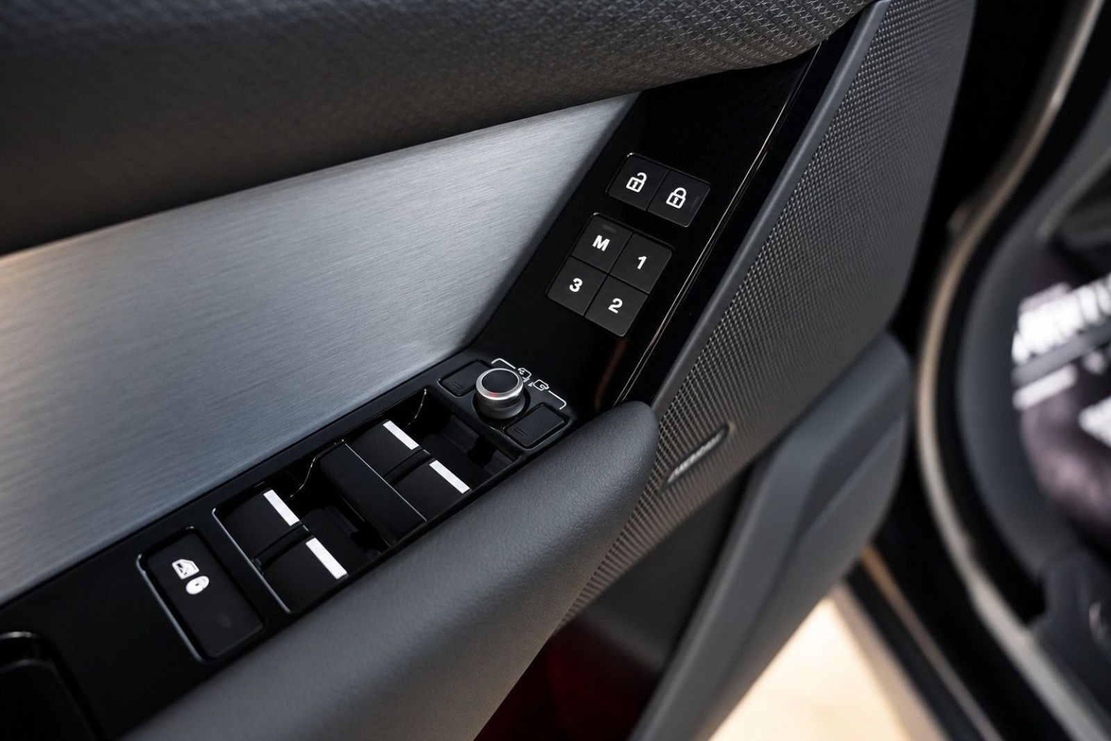 Fahrzeugabbildung Land Rover Range Rover Velar P400e *Panorama*Meridian*Kam