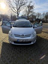Toyota Auris 1,33-l-Dual-VVT-i - - gebrauchte Toyota Auris aus dem Jahr 2012