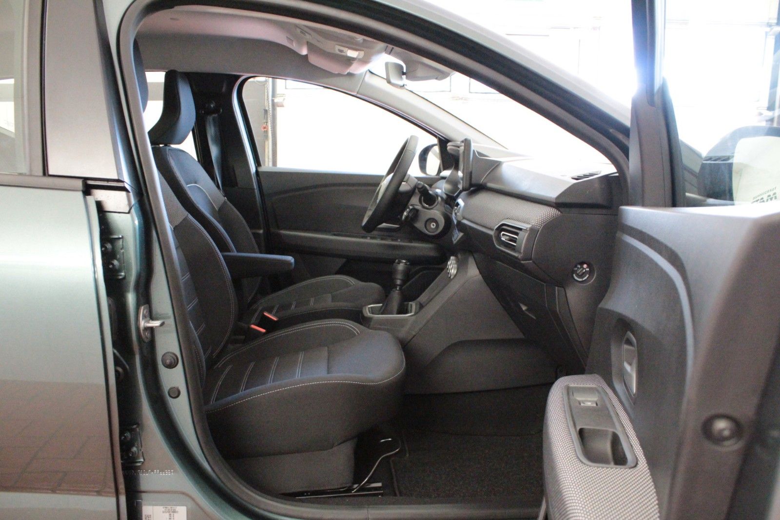 Fahrzeugabbildung Dacia Sandero TCe 100  ECO G Expression*Winterpaket*
