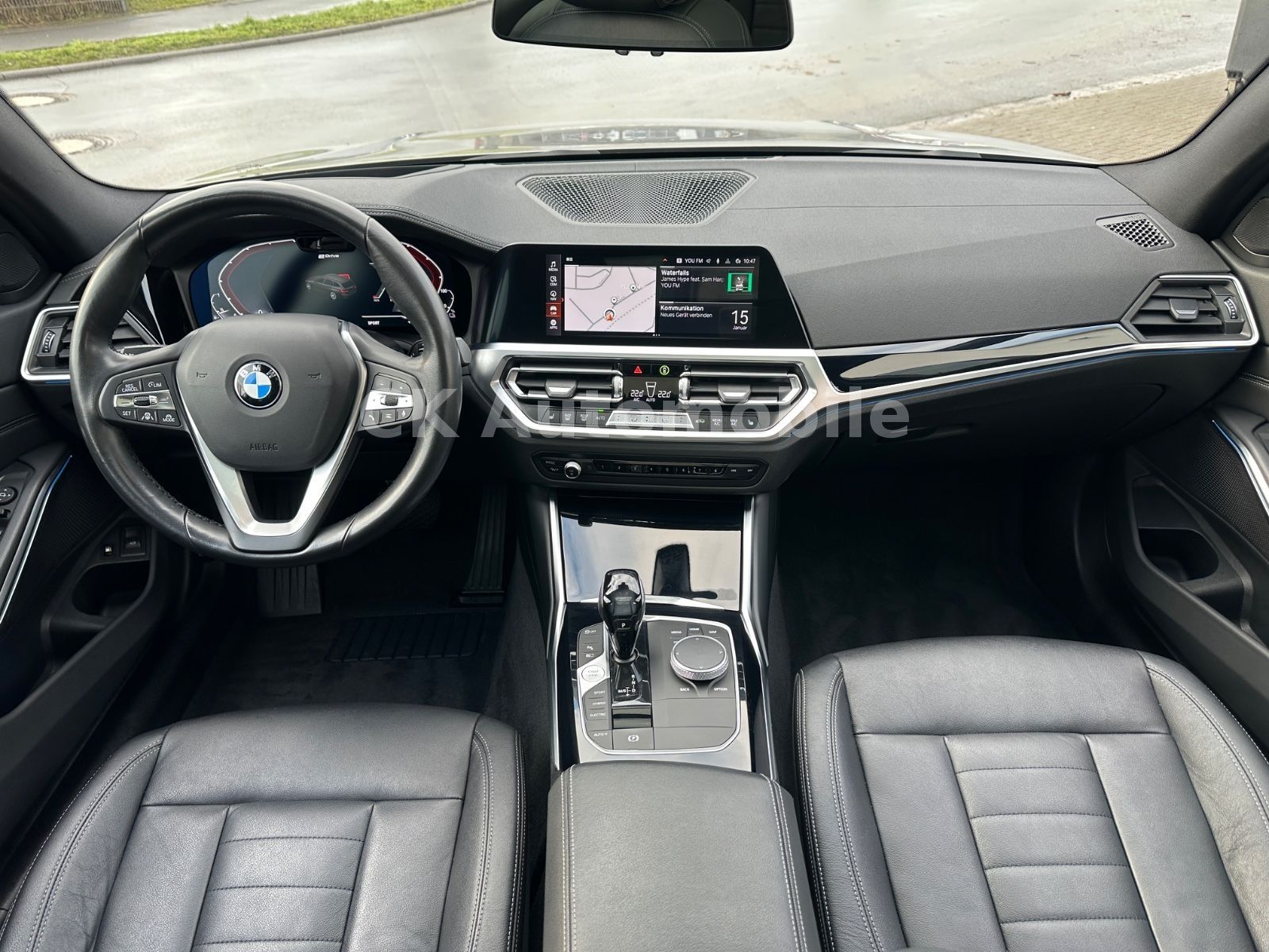 Fahrzeugabbildung BMW 330e Touring Luxury-Line/Leder/Head-Up/Pano/LED