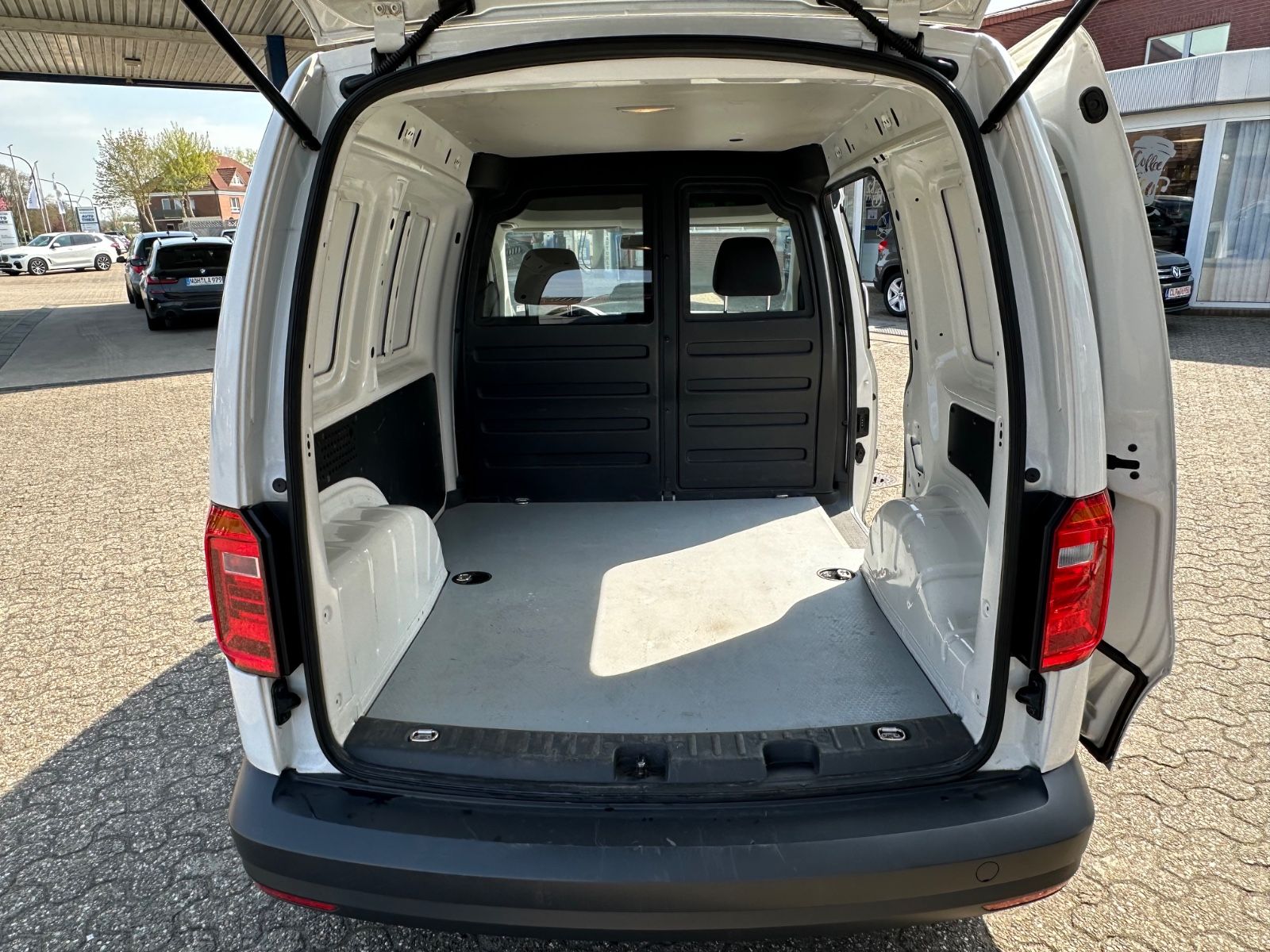 Fahrzeugabbildung Volkswagen Caddy 1.2 TSI Kasten Klima/GRA/BT/Heckklappe