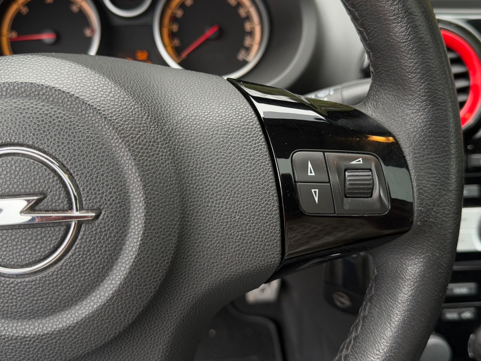 Fahrzeugabbildung Opel Corsa 1.3D Color OPC-Line SPORT+PANO+SHZ+TEMP+LM