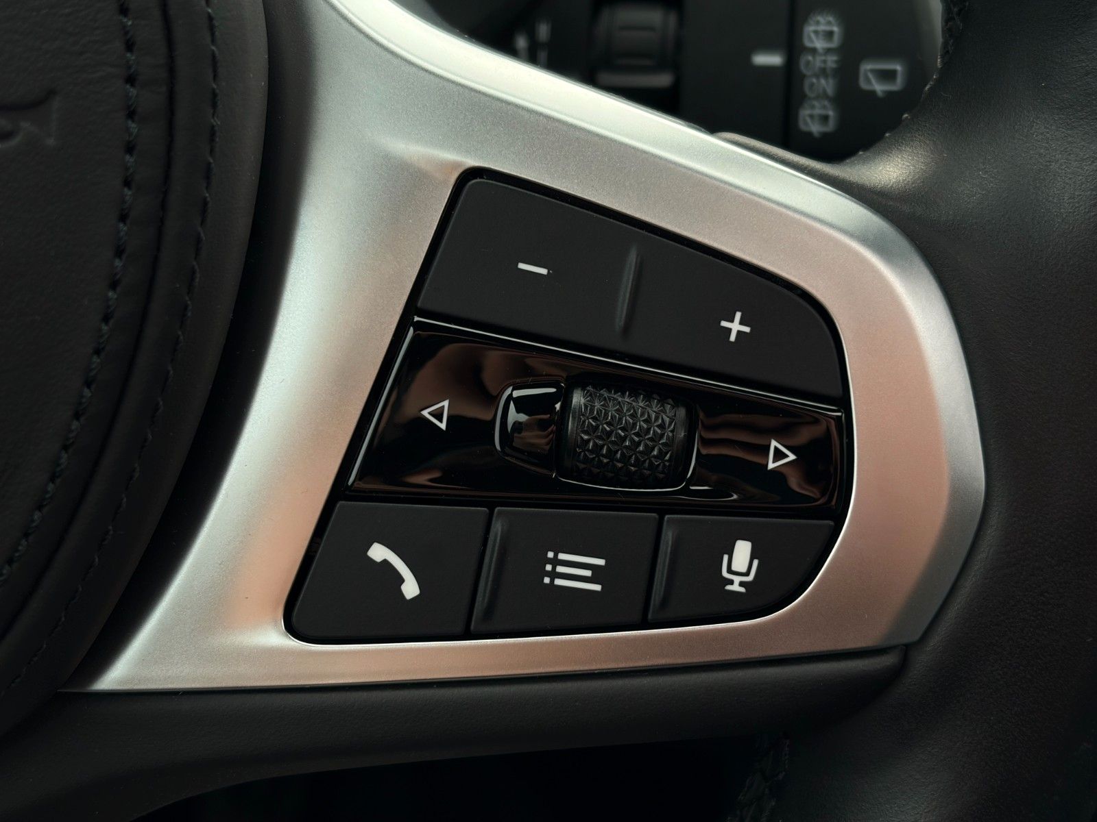 Fahrzeugabbildung BMW 118i M Sport Leder PANO TEMP CAM LED HiFi