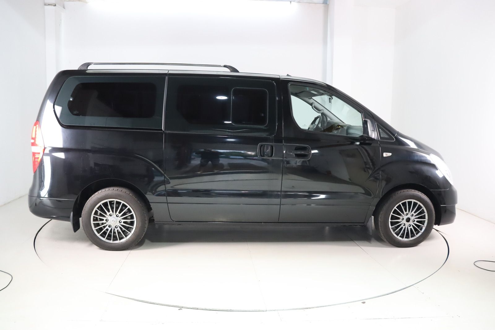 Fahrzeugabbildung Hyundai H-1 * Standhzg. * Leder 8 Sitze * Travel