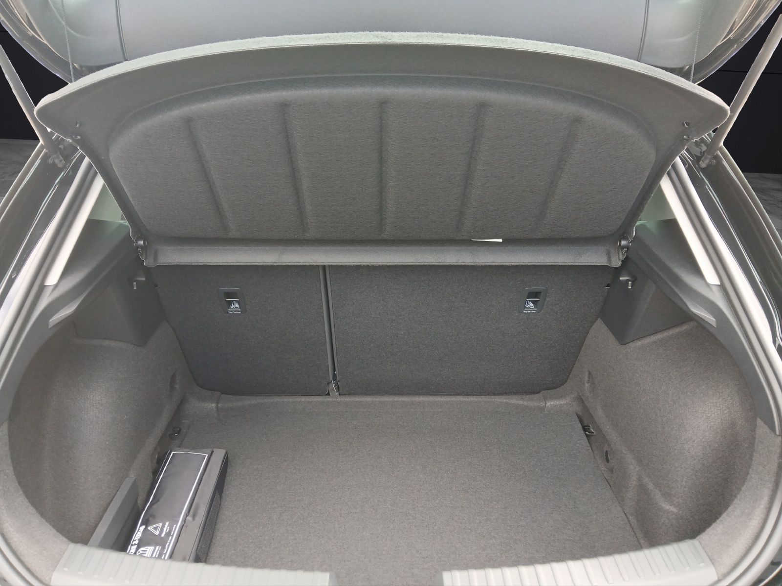 Fahrzeugabbildung SEAT Leon 1.5 eTSI Road Edition Kamera SH