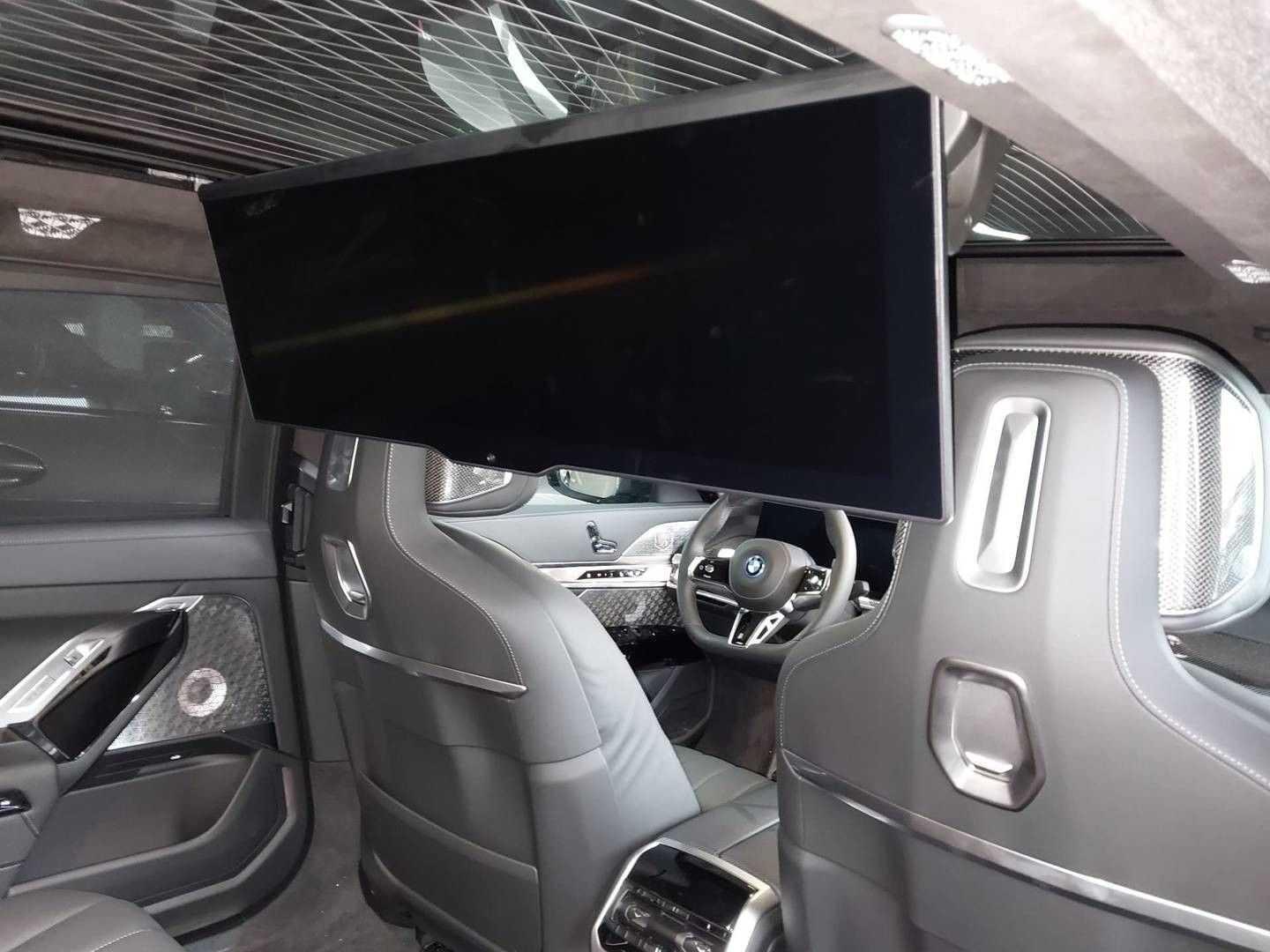 Fahrzeugabbildung BMW 750e xDr M Sport TV SkyLounge Chauffeur Kristall