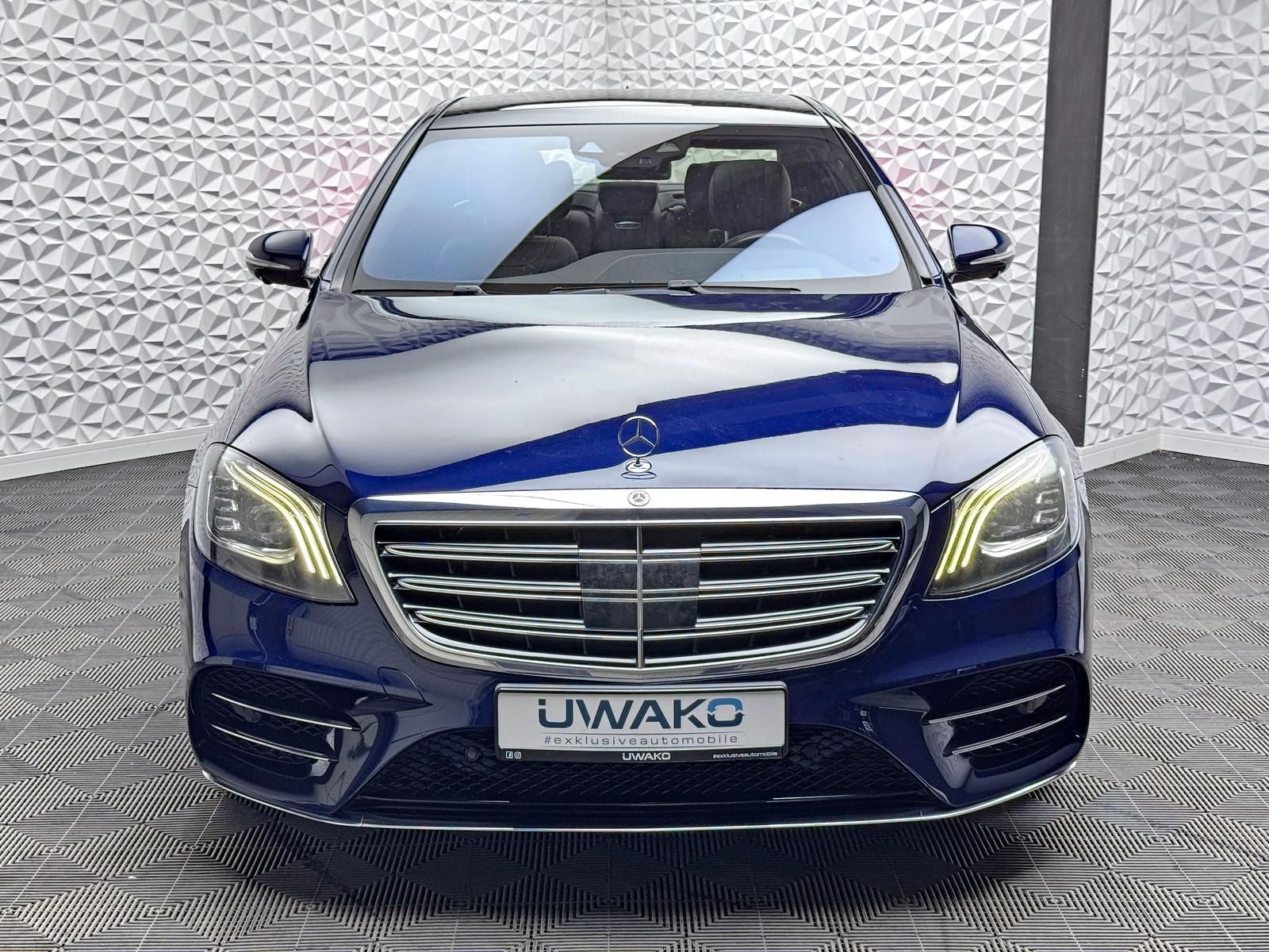 Fahrzeugabbildung Mercedes-Benz AMG 4MATIC/BURMES/HUD/PANO/DISTRO/3xTV/CHAUFFEUR