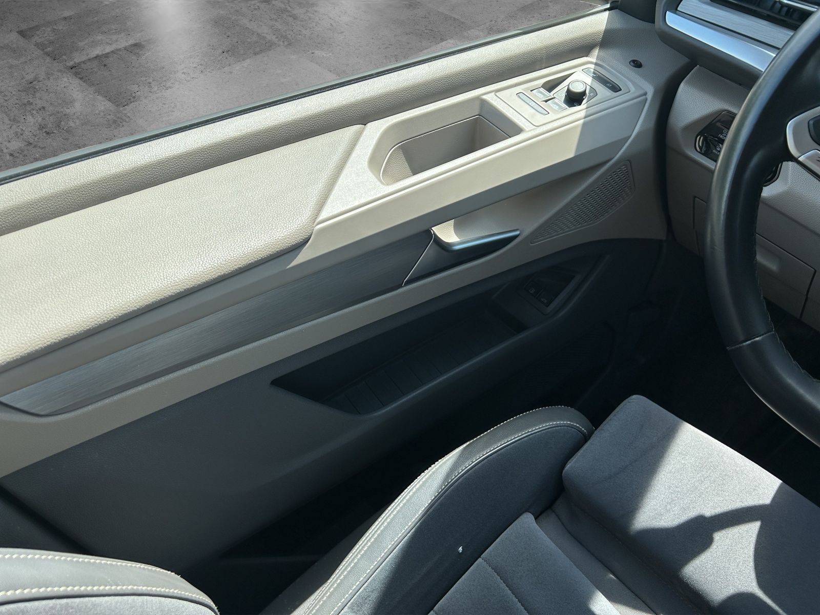 Fahrzeugabbildung Volkswagen T7 Multivan eHybrid ENERGETIC  DSG LED STANDH NA