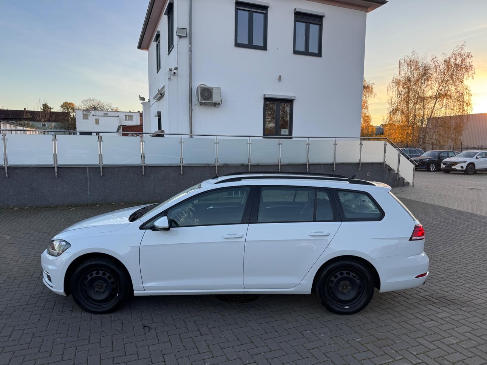 Volkswagen Golf VII Variant Comfortline 4M/PDC V&H/SHZ/STND