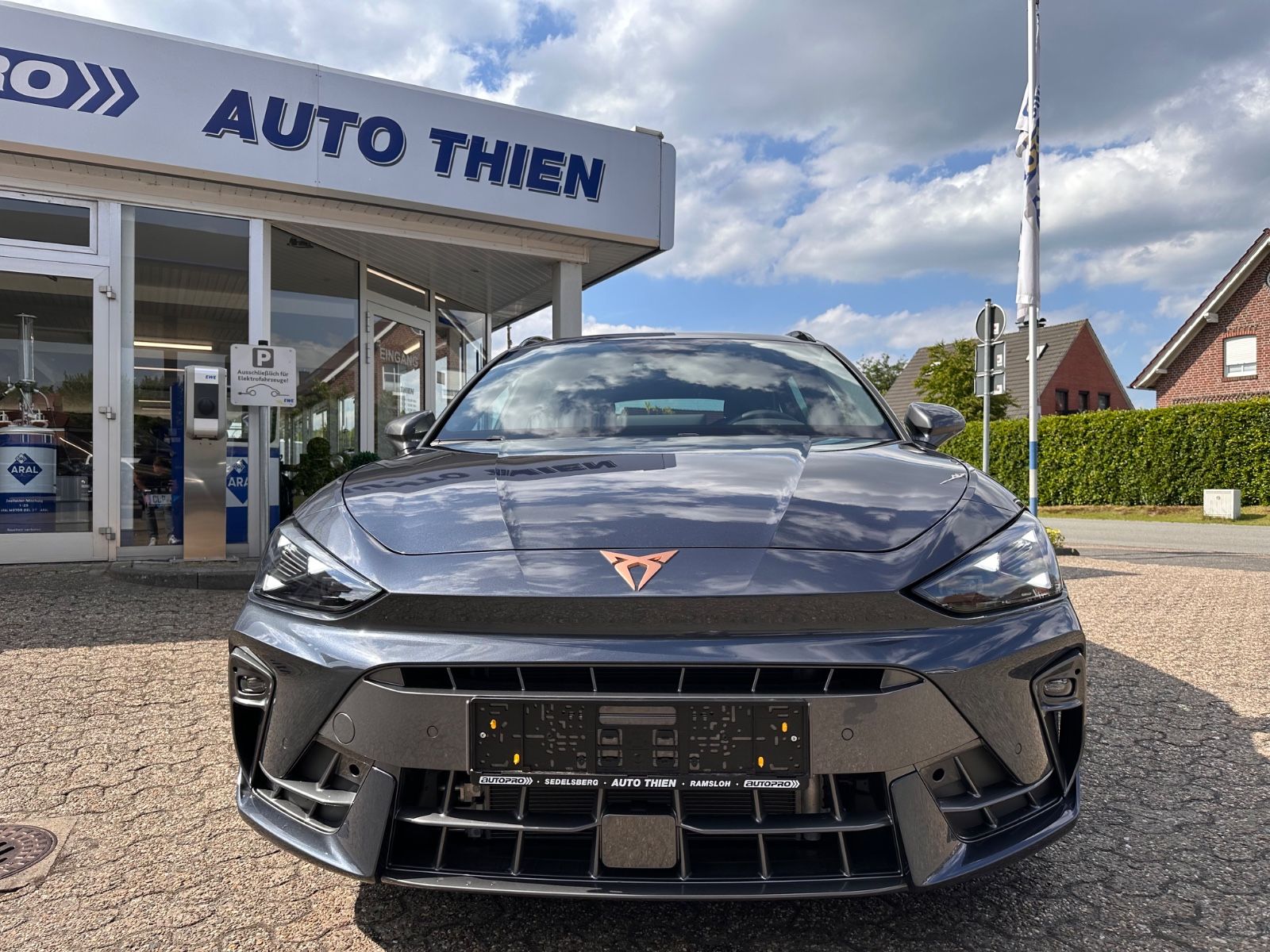 Fahrzeugabbildung CUPRA Leon Sportstourer 2.0 TDI DSG GJR/AHK/ACC/LED
