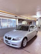BMW e91 325xi - BMW 325 aus 2006: 325xi