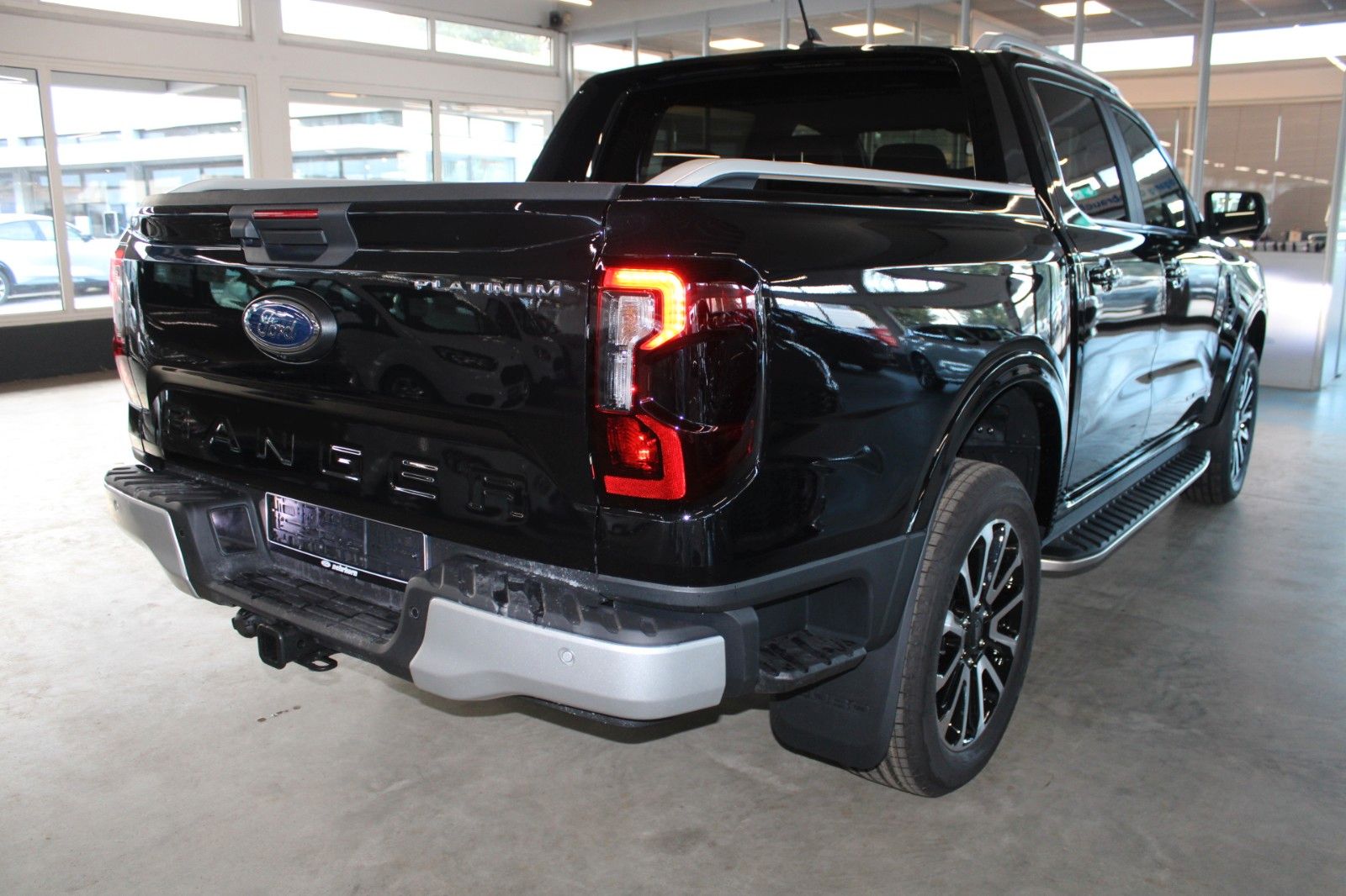 Fahrzeugabbildung Ford Ranger Platinum Automatik LEDER B&O ROLLO AHK