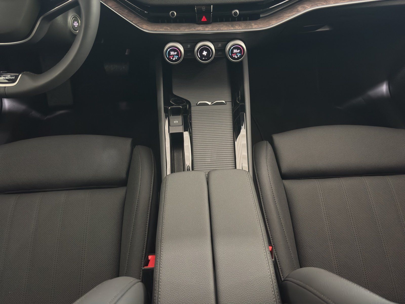 Fahrzeugabbildung SKODA Superb Combi L&K 1,5 TSI iV 150 kW DSG