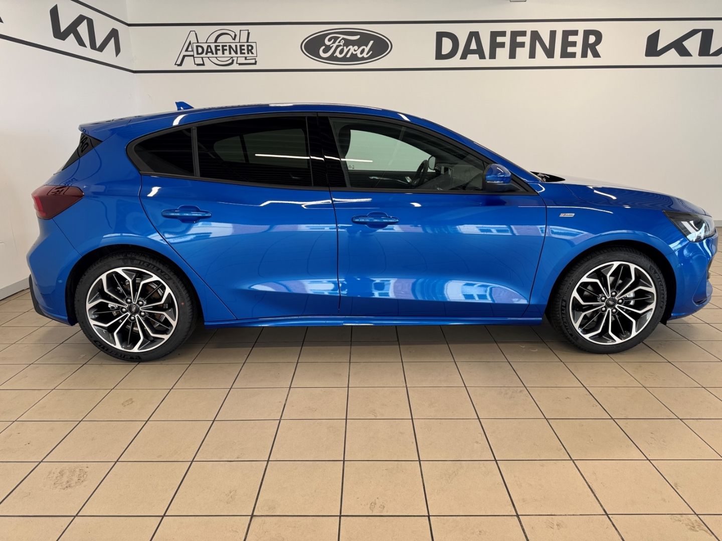 Fahrzeugabbildung Ford Focus ST-Line X B&O VerkehrszeichenER LED Kamera