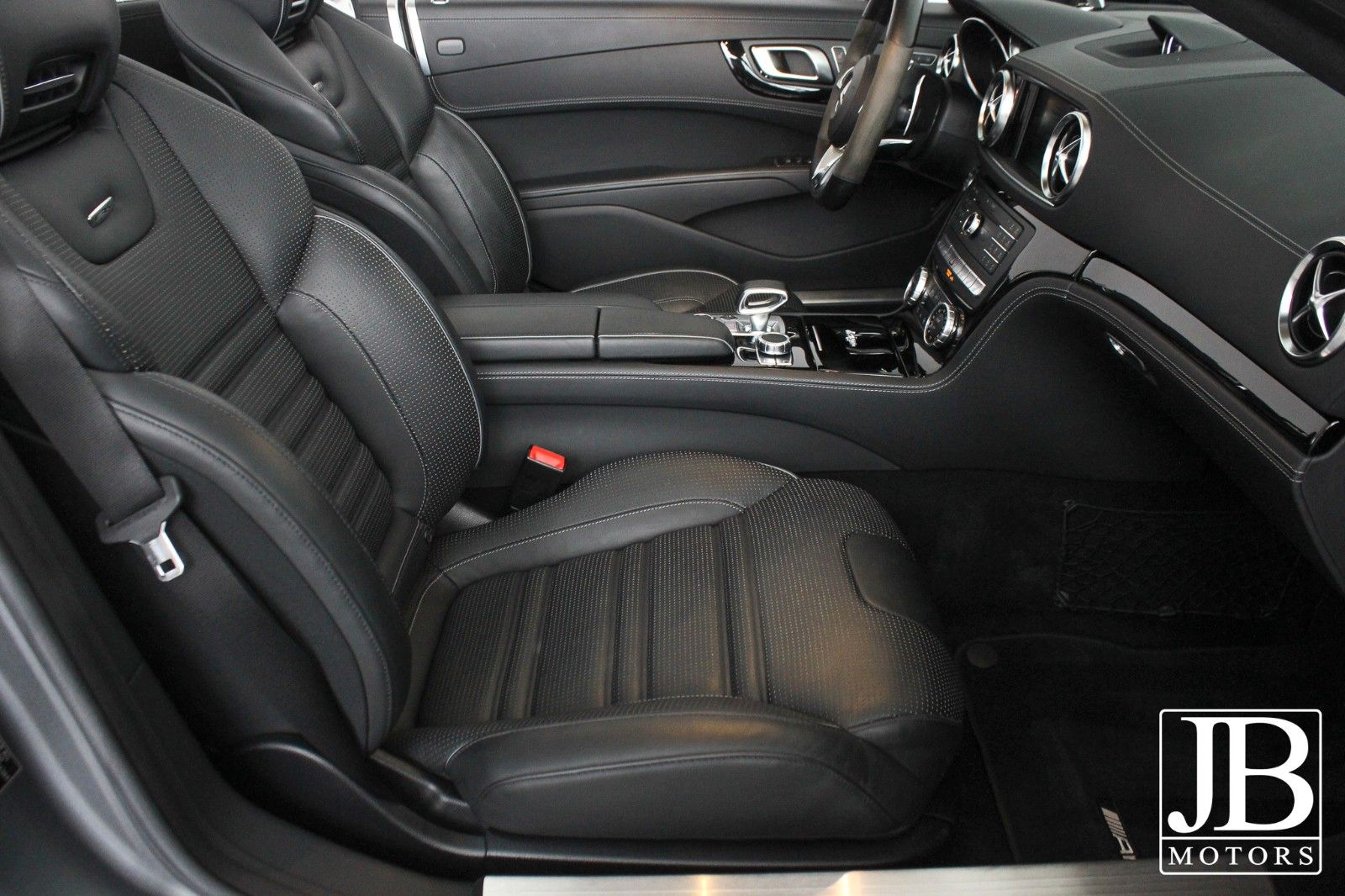 Fahrzeugabbildung Mercedes-Benz SL 63 AMG Designo Bang & Olufsen Junge Sterne
