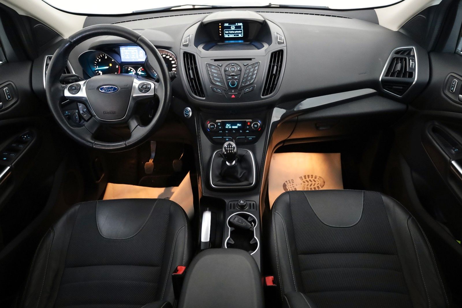 Fahrzeugabbildung Ford Kuga Titanium T.Leder,PSC,AHK,Standheizung,SR+WR