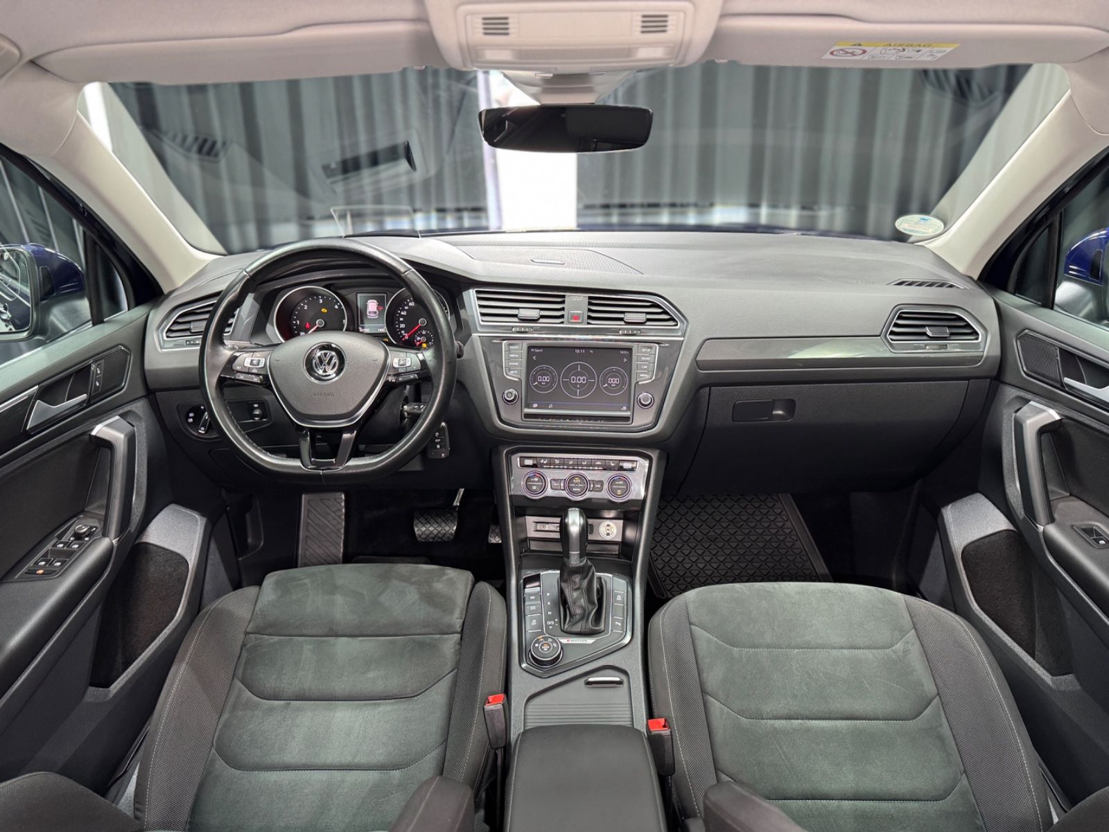 Fahrzeugabbildung Volkswagen Tiguan Highline 4Motion|MASSAGE|AHK|HEAD-UP|DSG|