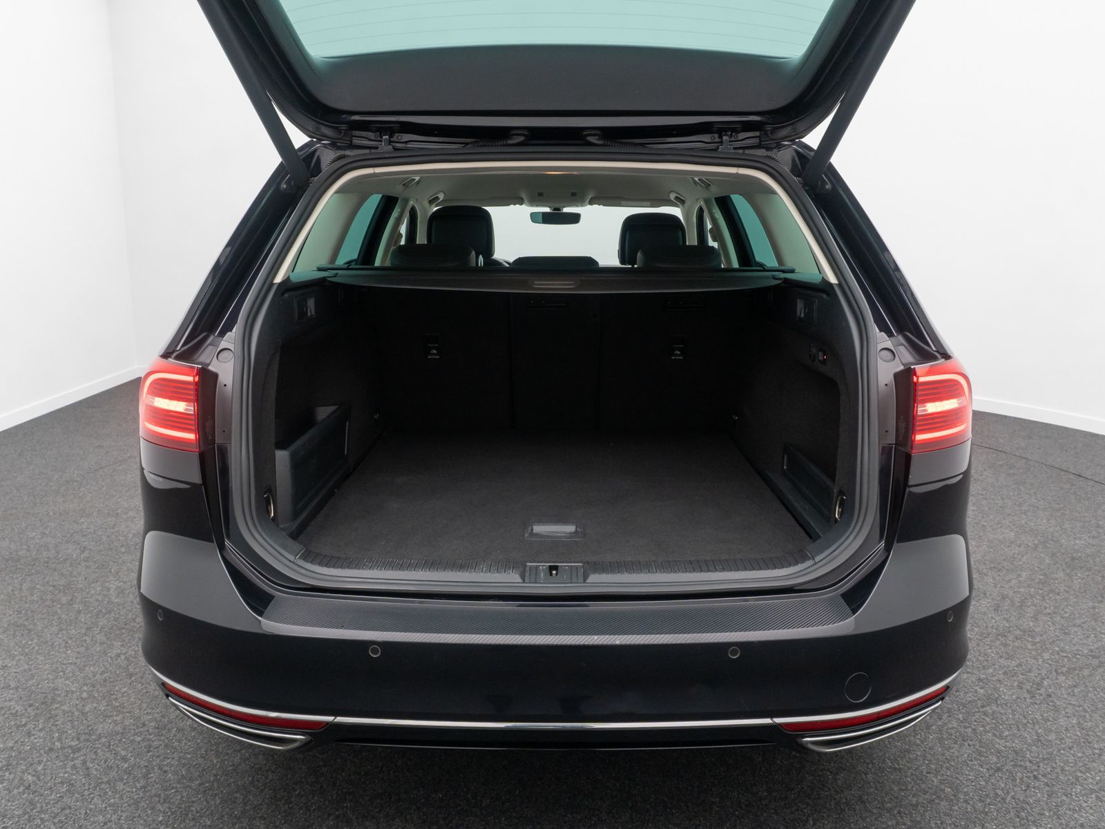 Fahrzeugabbildung Volkswagen Passat Variant 2.0 Highline PDC Massage AHK 18"
