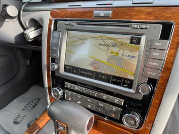 Volkswagen Phaeton - 11