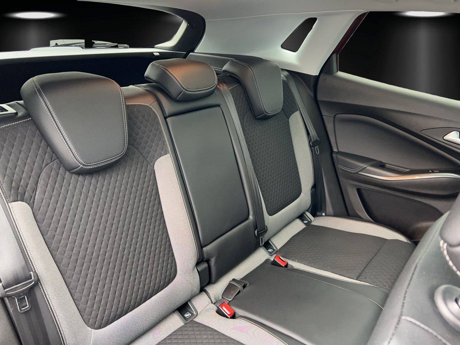 Fahrzeugabbildung Opel Grandland X 1.2 Turbo INNOVATION