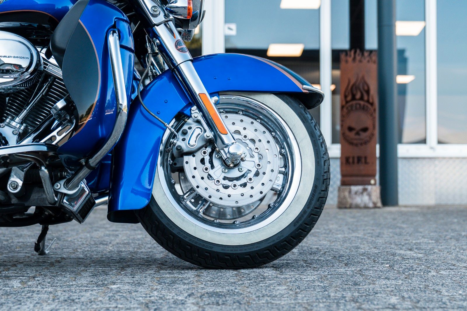 Fahrzeugabbildung Harley-Davidson FLHTCSE CVO Screamin Eagle E-Glide - Twin Cam