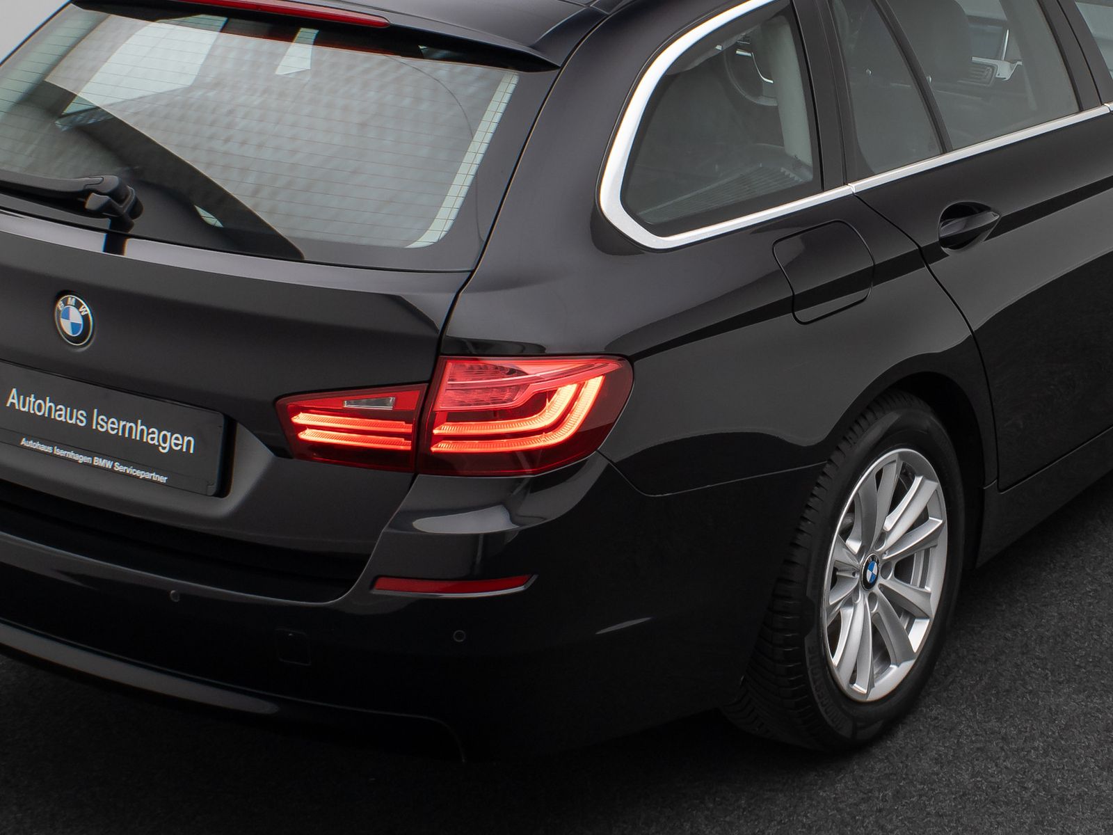 Fahrzeugabbildung BMW 530d NaviProf GeschwindigReg PDC Bi-Xenon Leder