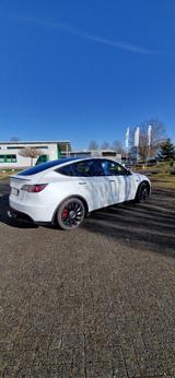 Tesla Model Y Performance AWD Autopilot - gebrauchte Tesla Model Y aus dem Jahr 2024